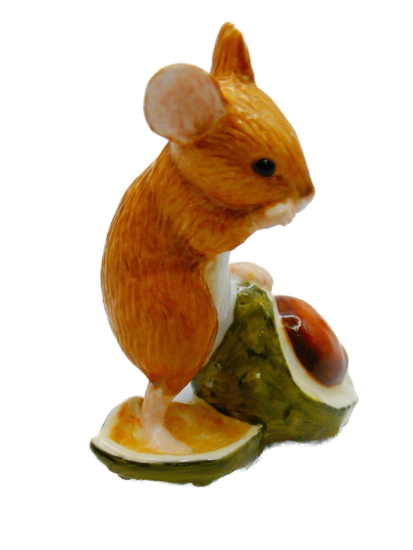 Richard Cooper The Cottage Studio Bone China Mouse with Conker 119BC