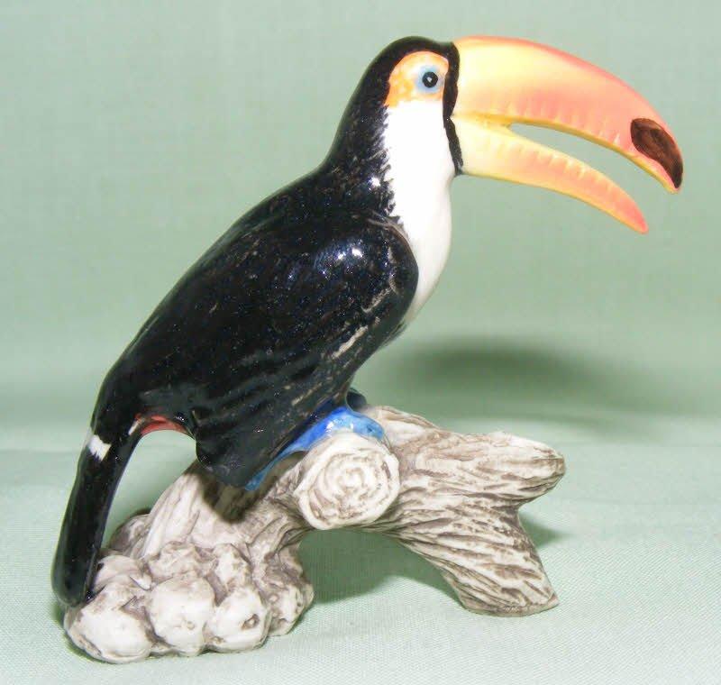 Klima Miniature Porcelain Bird Figure Toucan on Branch Beak Open K634