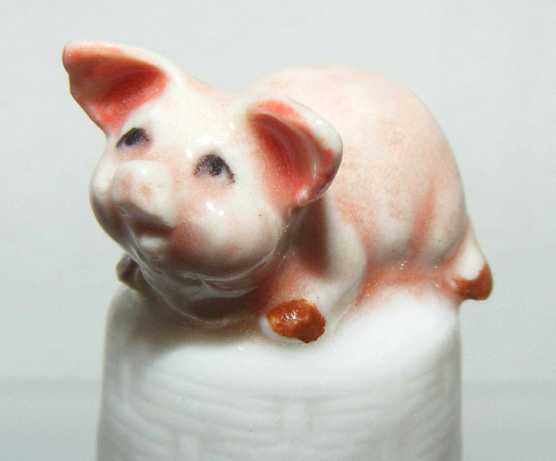 Klima Porcelain Pig Lying on Thimble K410