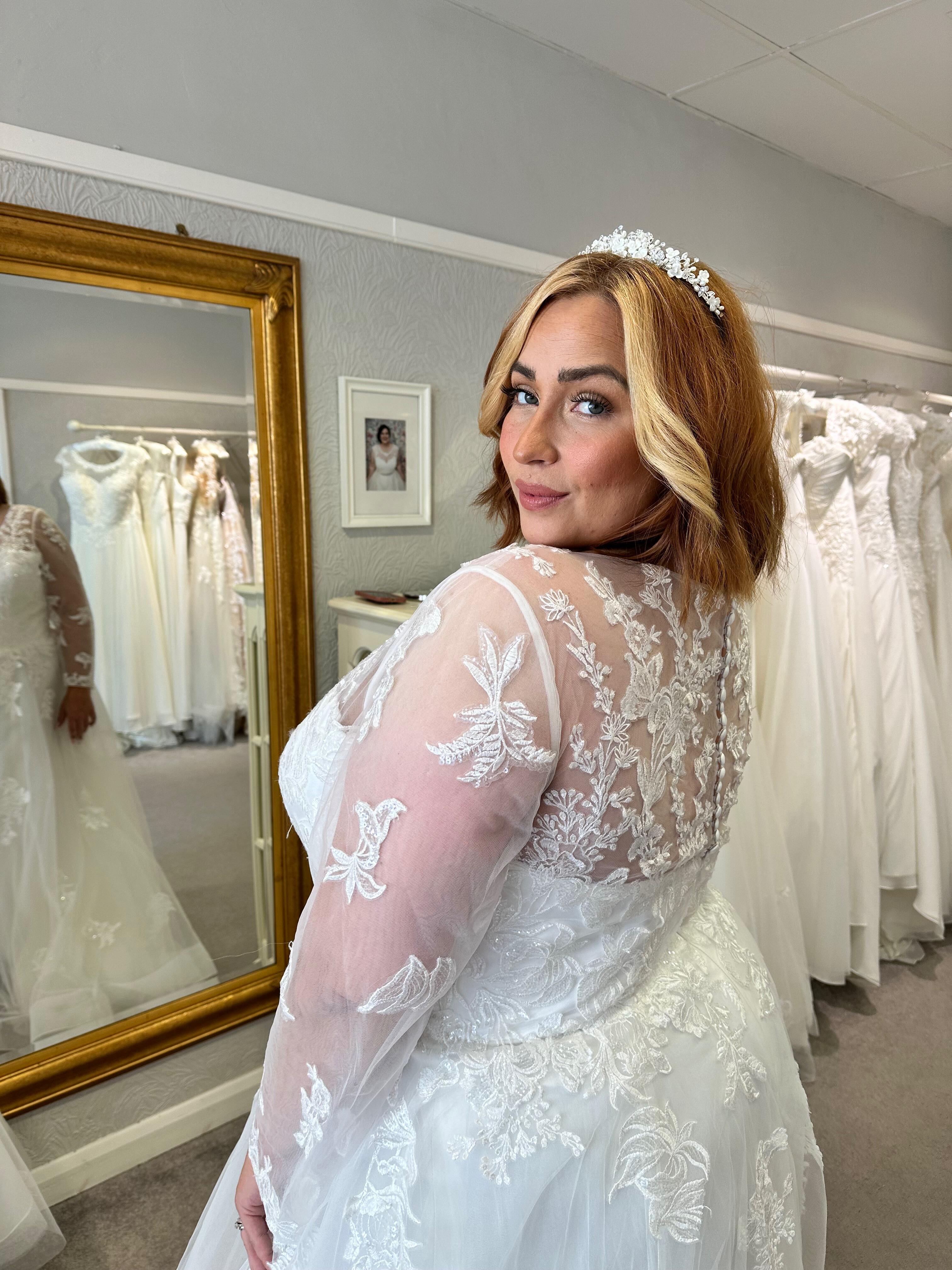 Wedding dress with Long sleeve sleeves