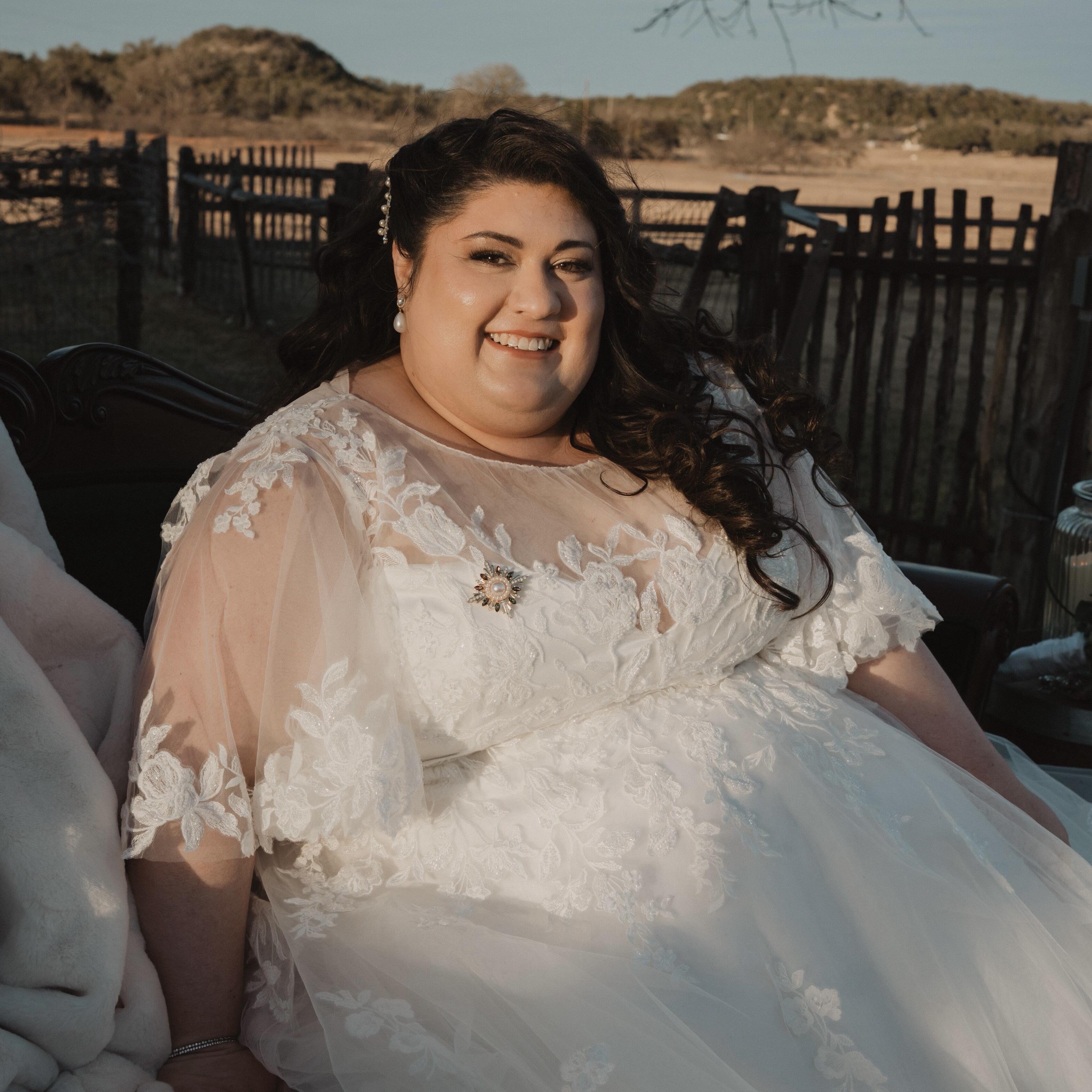 Real Life Wedding Photos of curvy and plus size brides, brides who are plus size getting married