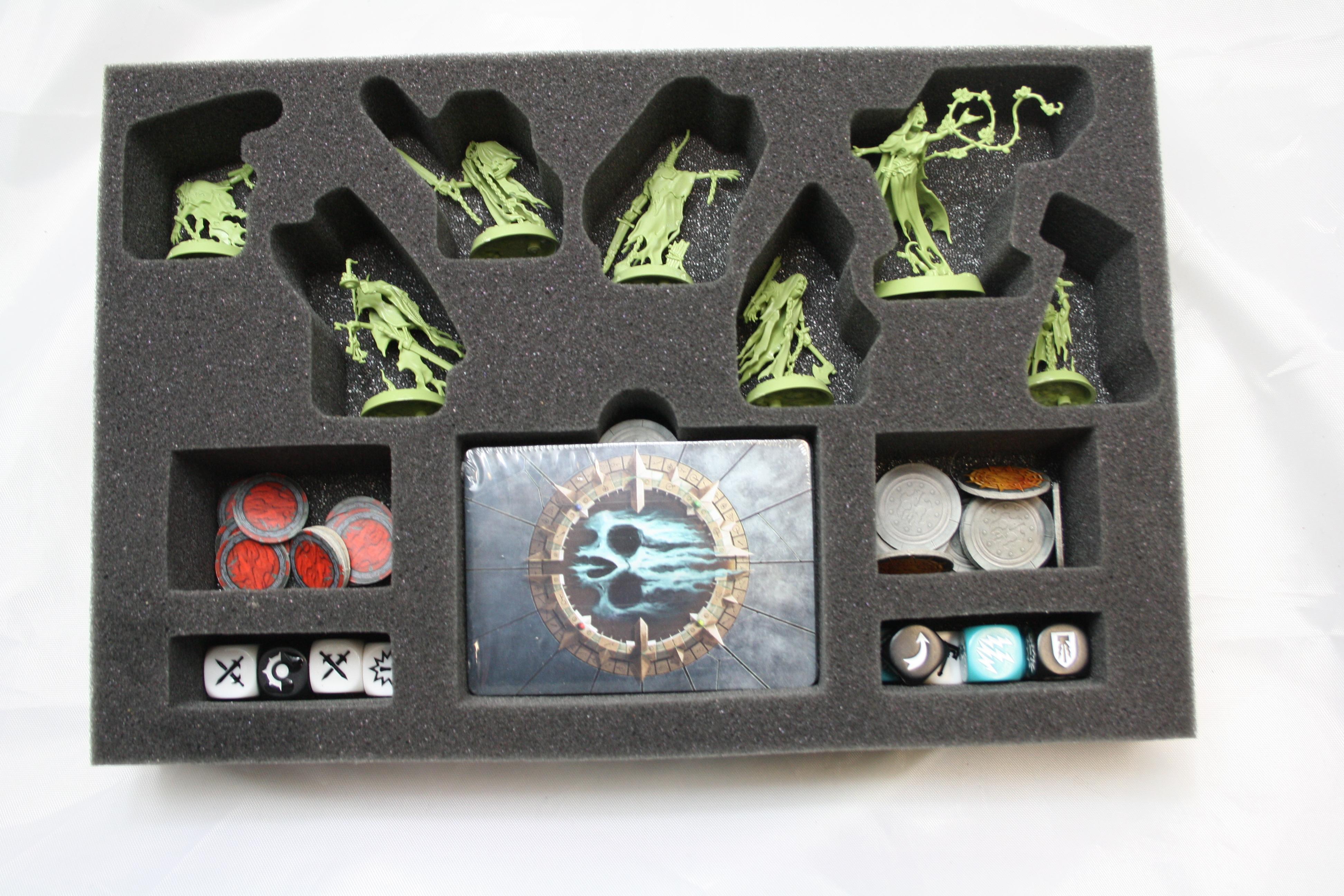 Companion Figure Case with the THORNS OF THE BRIAR QUEEN FOAM Tray thumbnail