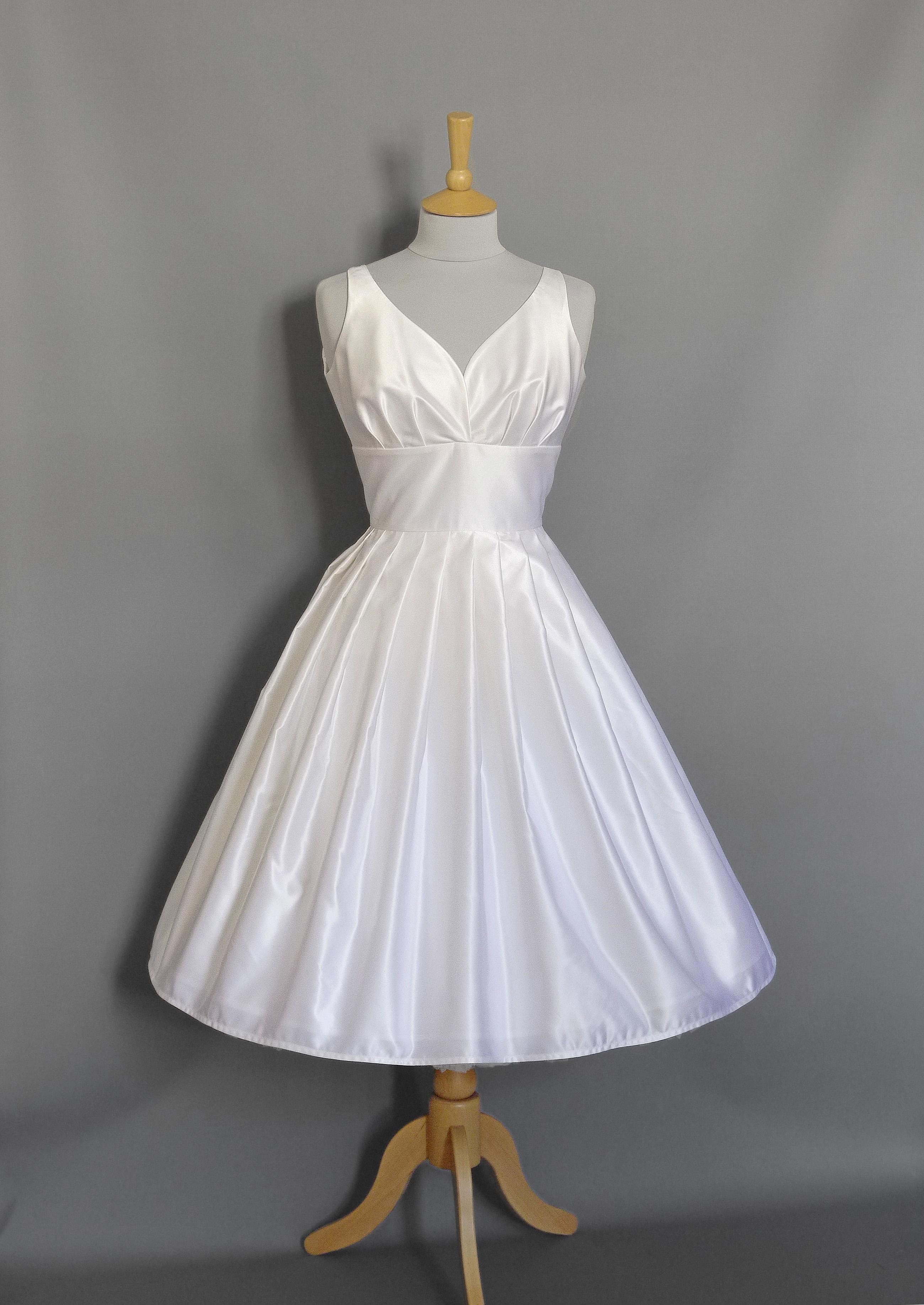 Size UK 12 - Vintage Pearl Ivory Satin Sweetheart Wedding Dress