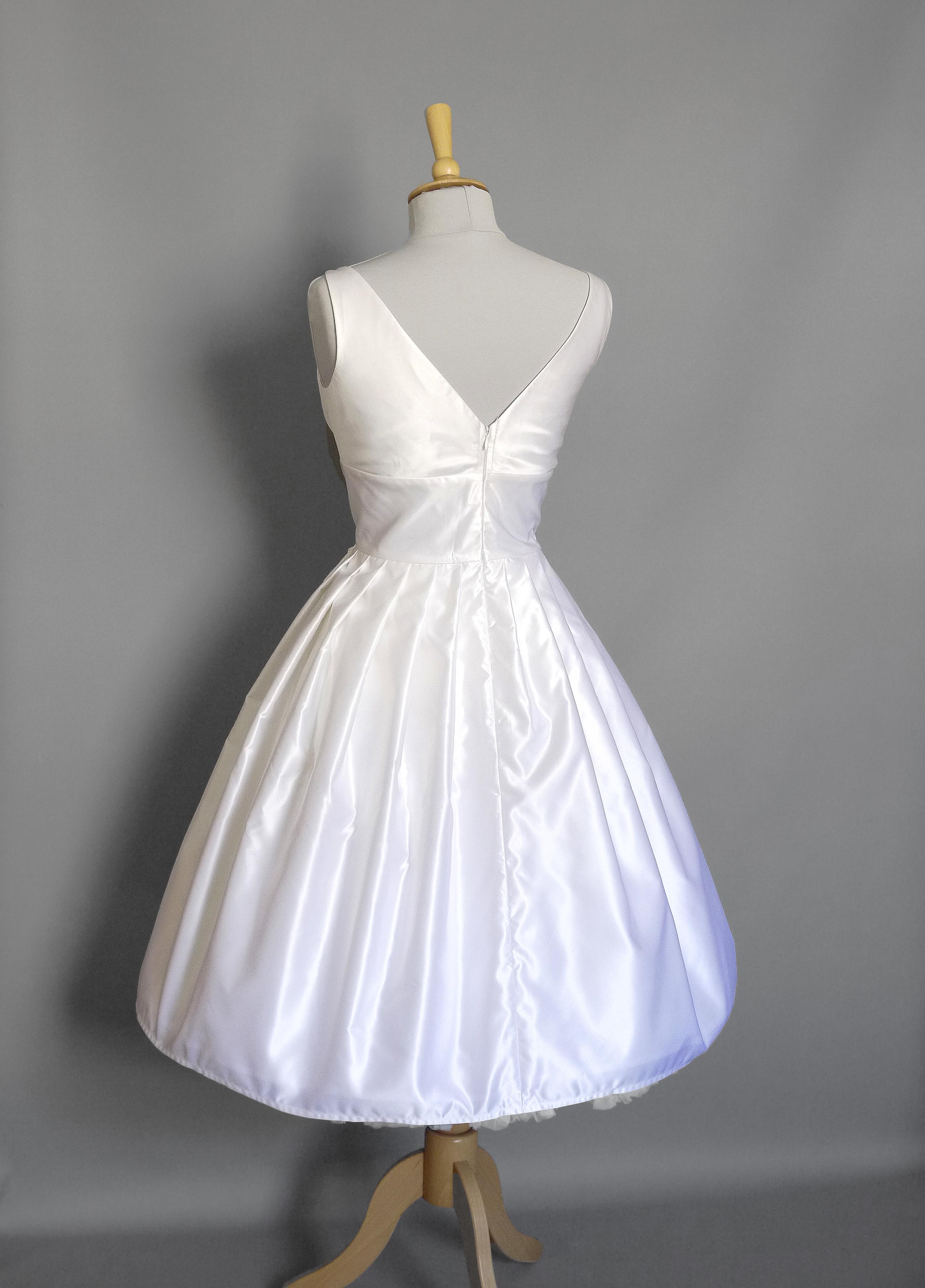 Size UK 12 - Vintage Pearl Ivory Satin Sweetheart Wedding Dress