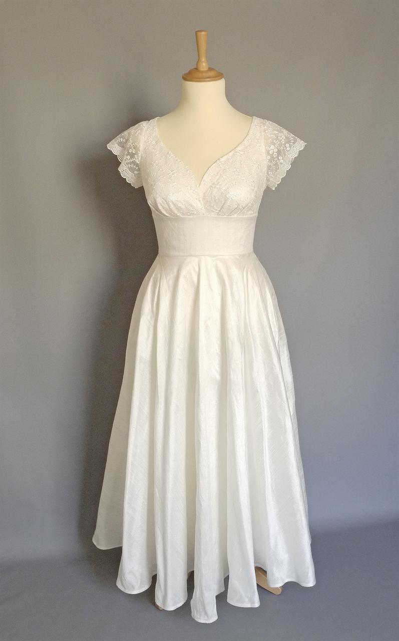 Darcy Sweetheart Full Length Wedding Gown in Ivory Silk Dupion & Lace ...