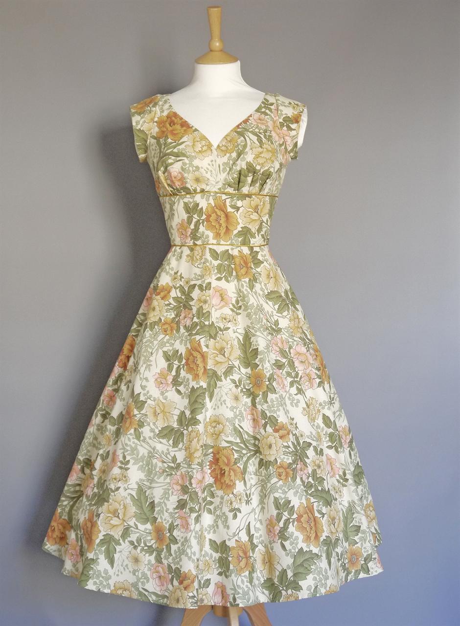 Vintage Blossom Sweetheart Tea Dress with Cap Sleeves & Midi Circle Skirt