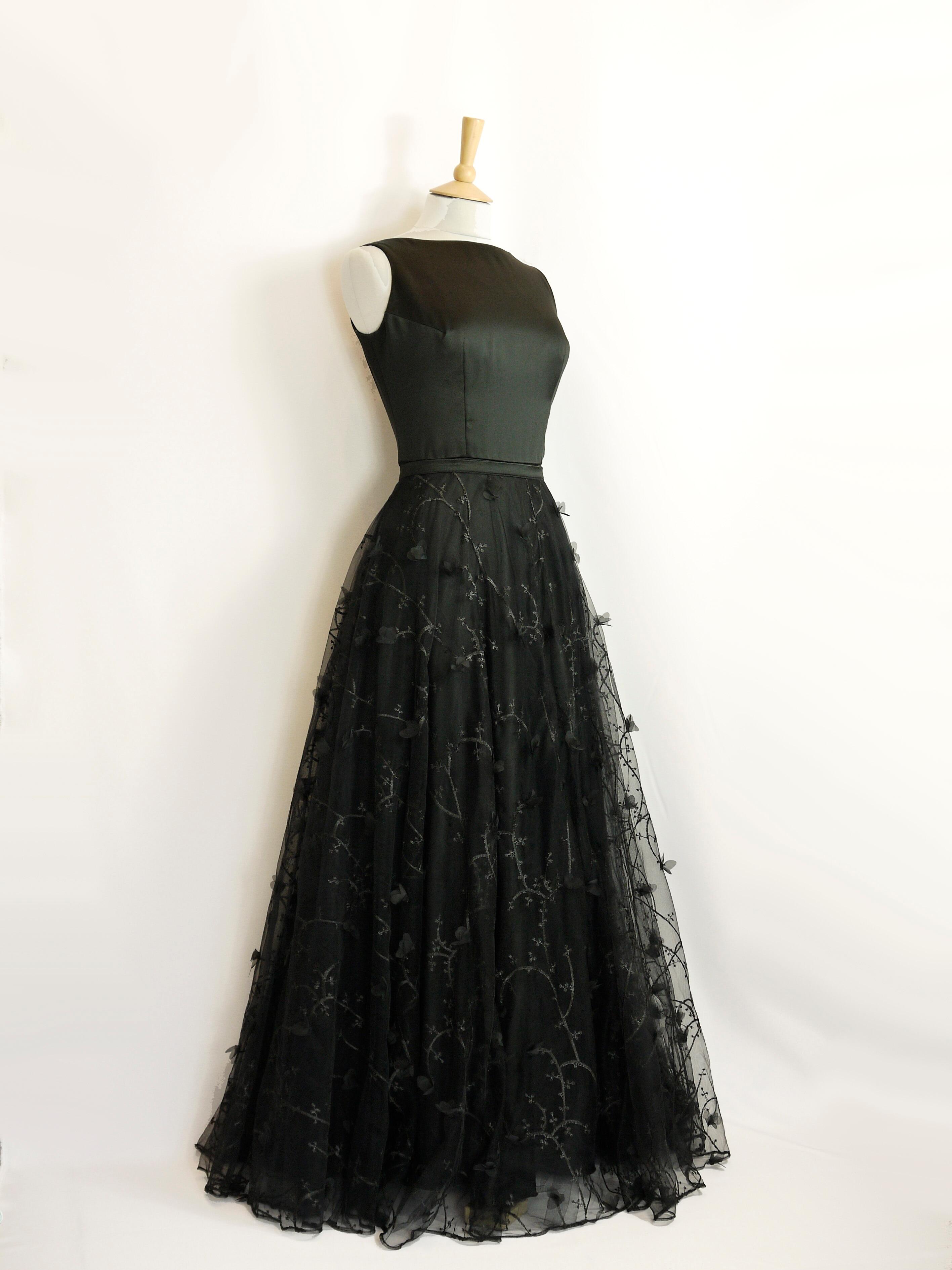 Size 12 Fantasia Overskirt in Black Peggy Lace
