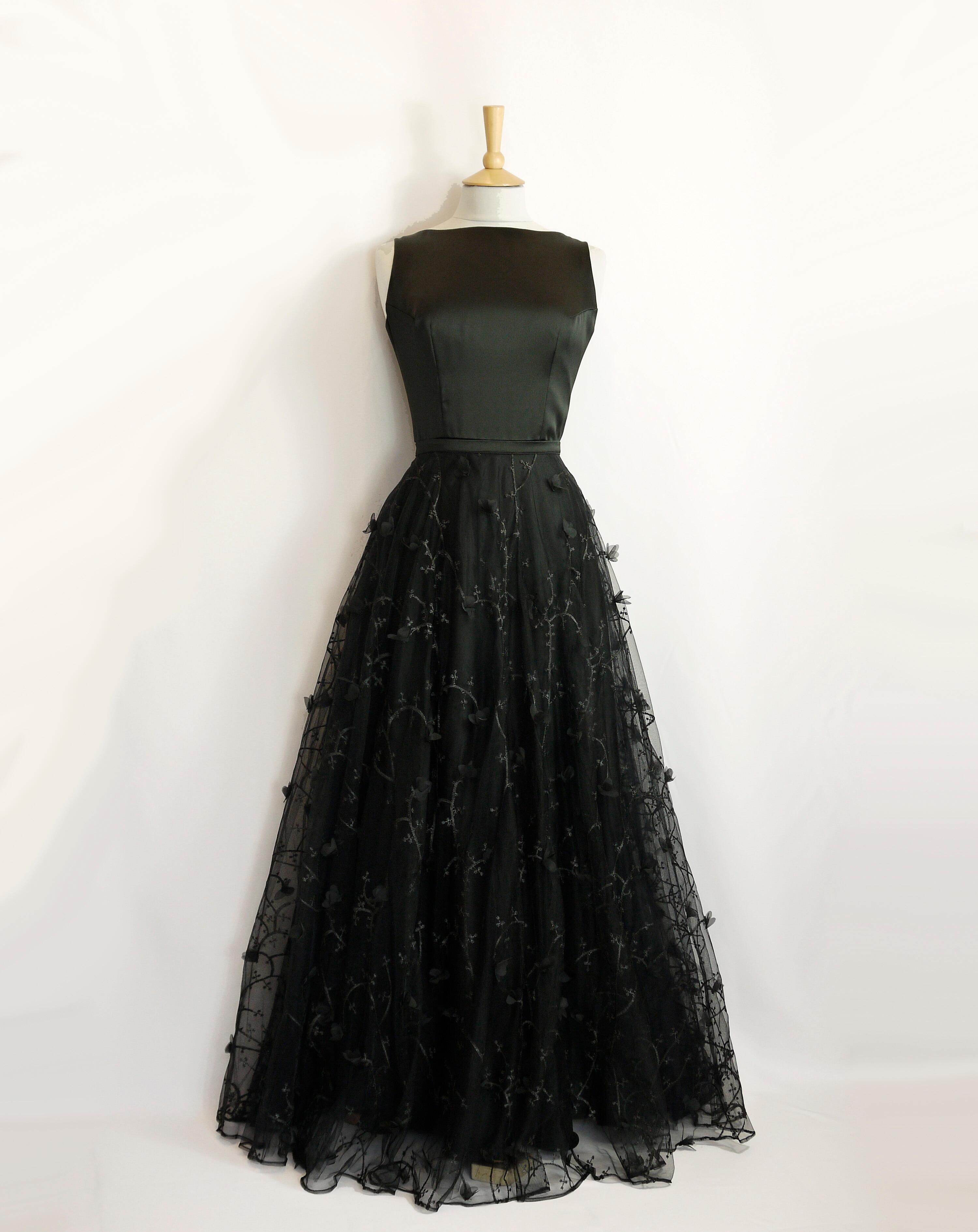 Size 12 Fantasia Overskirt in Black Peggy Lace