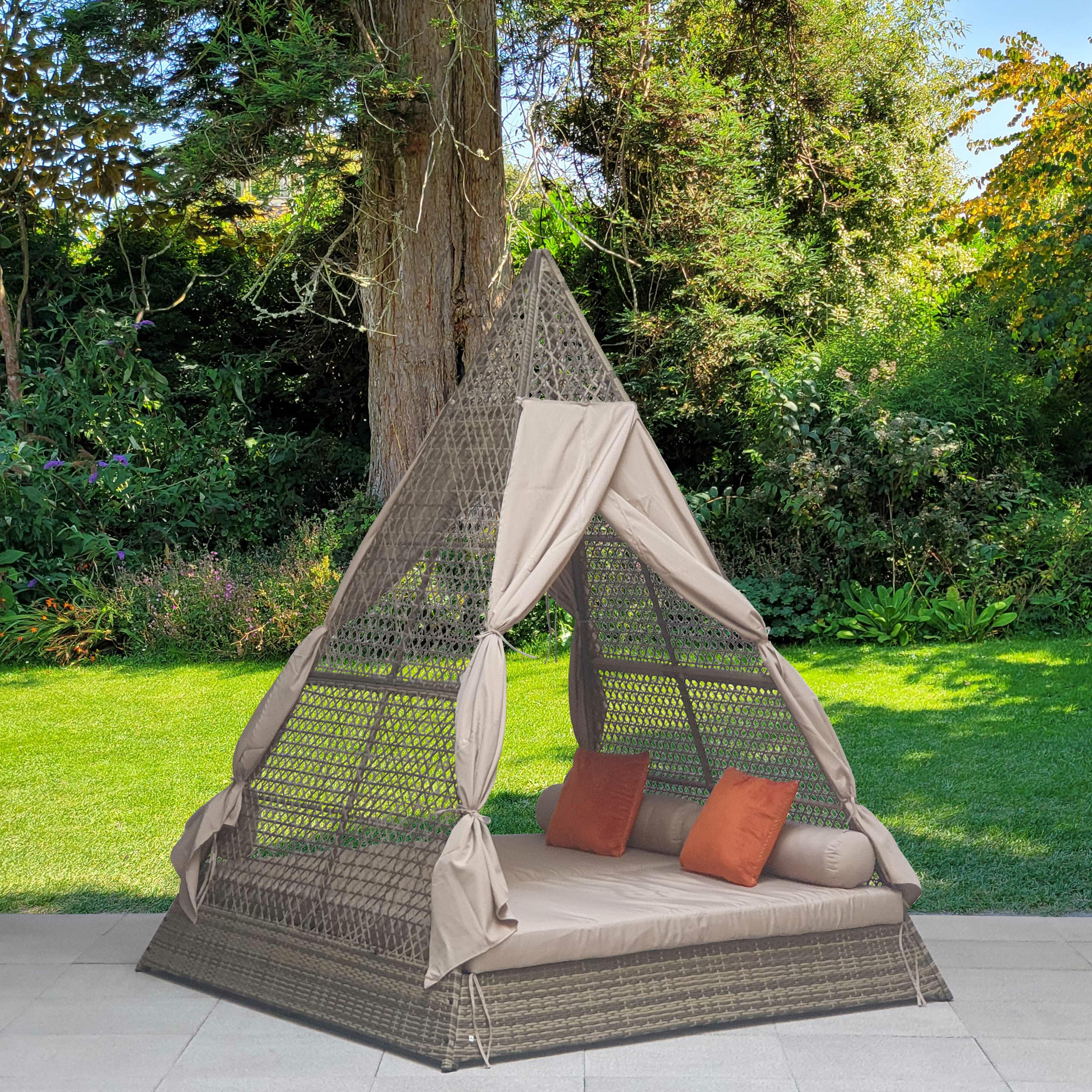 An image of Signature Weave Teepee Daybed Garden Furniture