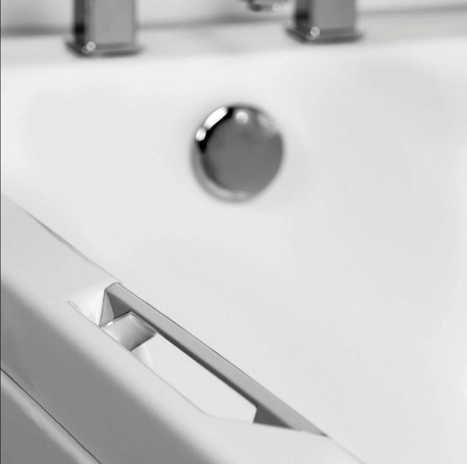 An image of Carron 1700Mm X 750Mm Quantum Integra Single Ended Whirlpool Bath Twin Grips 14 ...