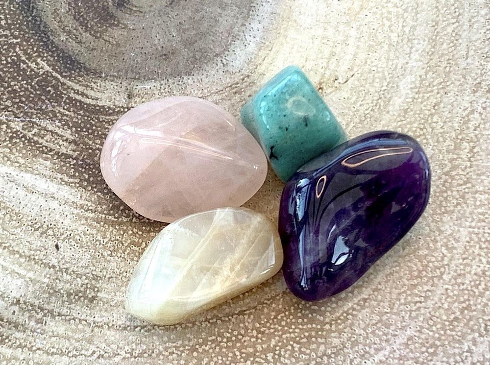 New Mums & Mothers Crystal set with four crystals rose quartz, amazonite, amethyst and moonstone