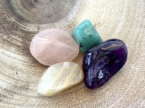 New Mums & Mothers Crystal set with four crystals rose quartz, amazonite, amethyst and moonstone