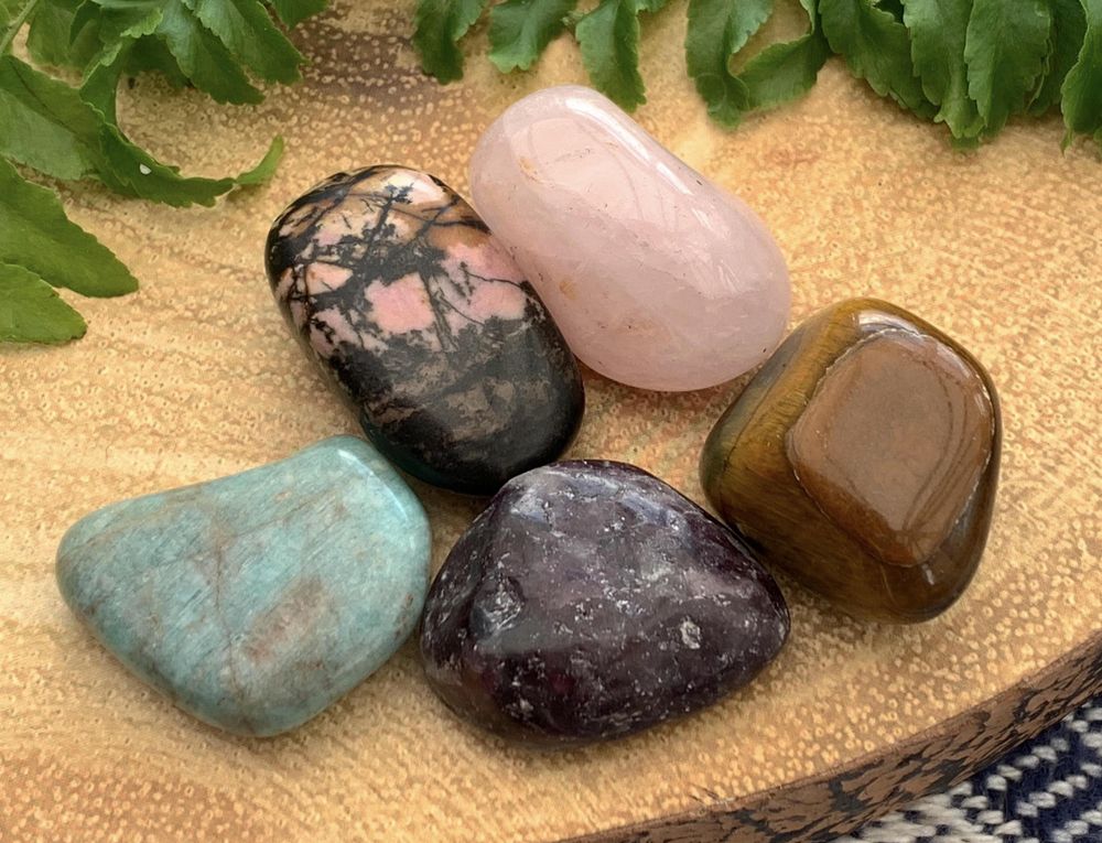 Mental Health, Depression, Emotional Trauma and Mood Lifting Crystal Healing Set, The Holistic Hamper, online crystal set UK