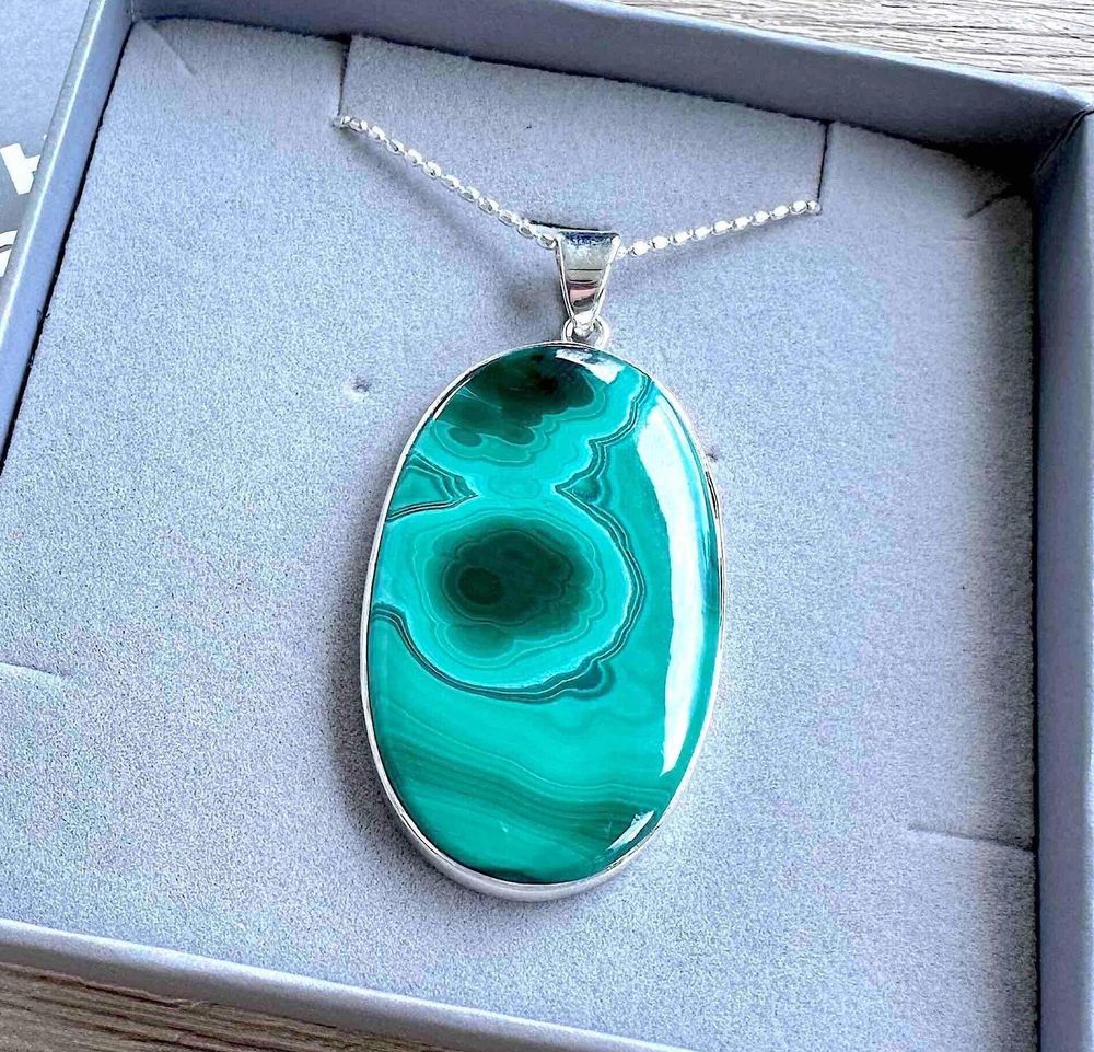 large green oval malachite sterling silver pendant in box
