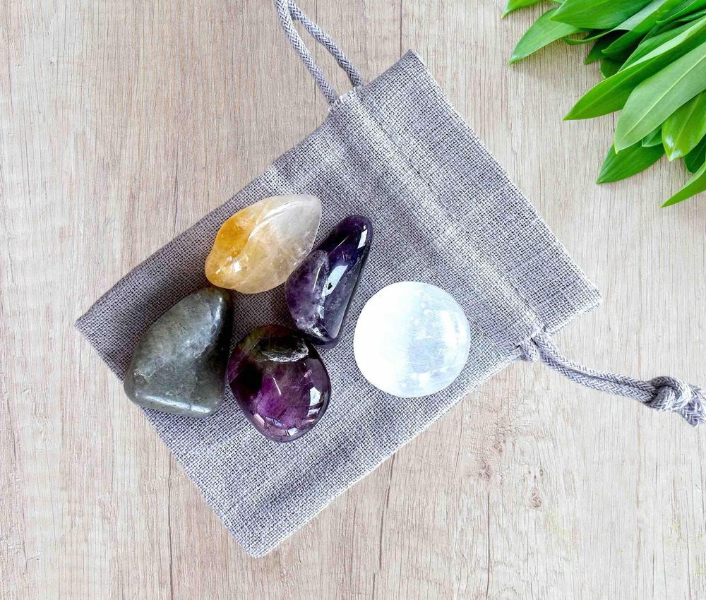 pisces stones crystals set with five tumbled stones
