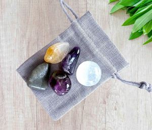 pisces stones crystals set with five tumbled stones