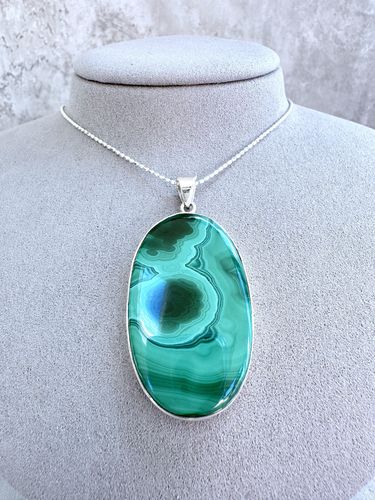 malachite large oval pendant on bust