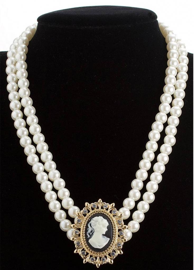 Cameo and Pearls Necklace