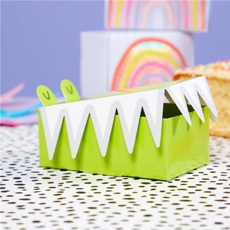 Reality shot of our crocodile head shaped cake boxes sold in packs 10 by Club Green B102 available here Karnival Costumes online party shop