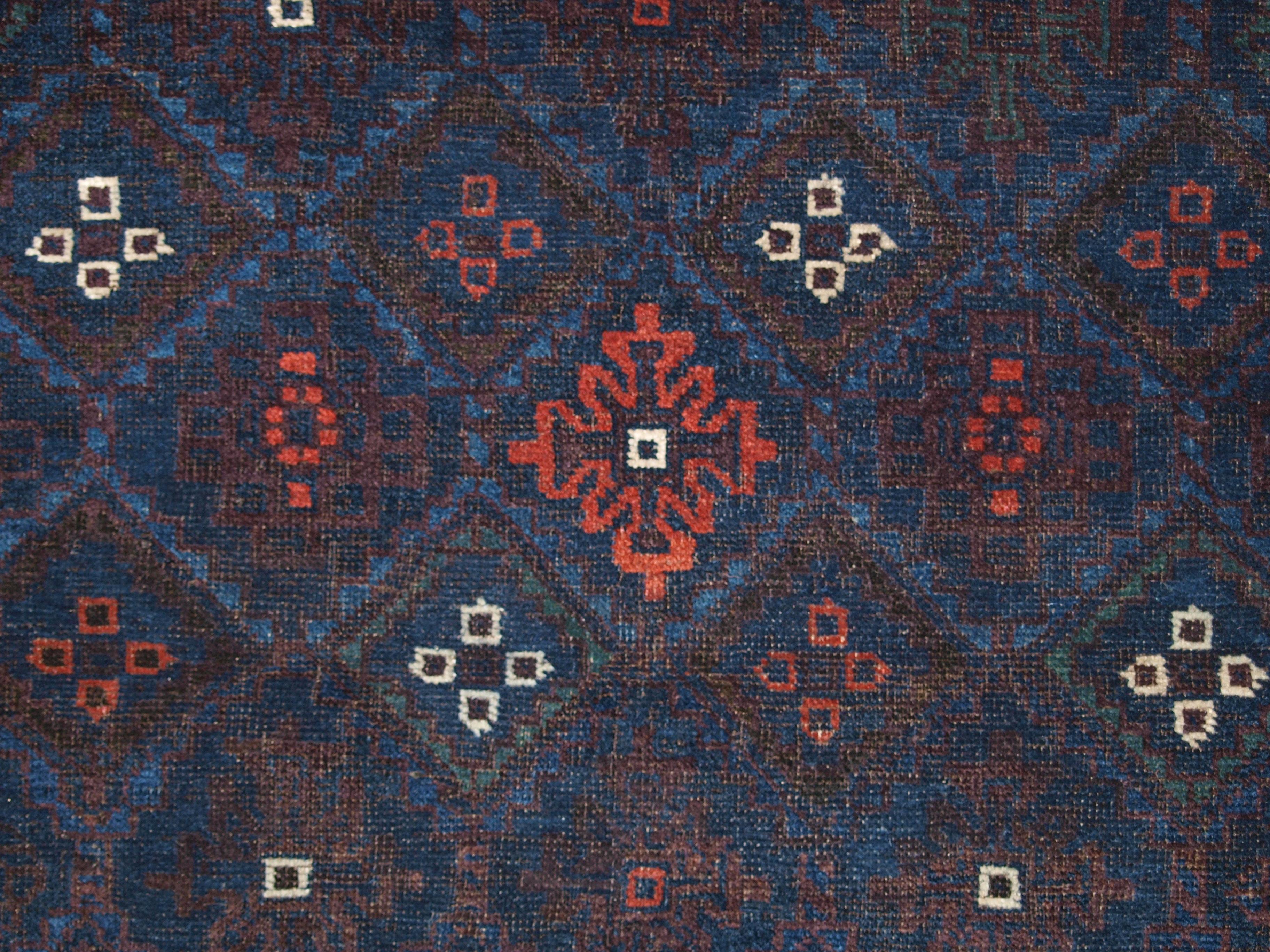 Lattice rug design containing a floral 'mina khani' pattern