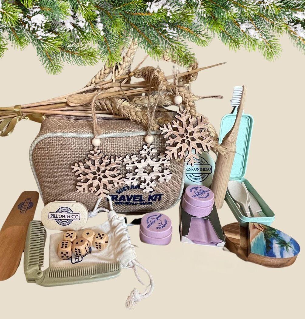 Eco Christmas travel kit with wooden decorations