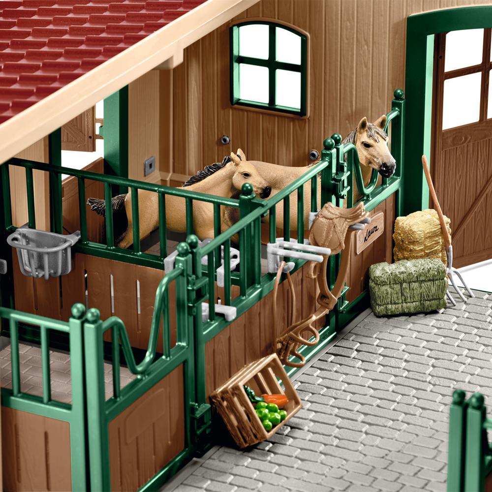  Schleich Farm World Stable with Mustang Horse Figures and Accessories 
