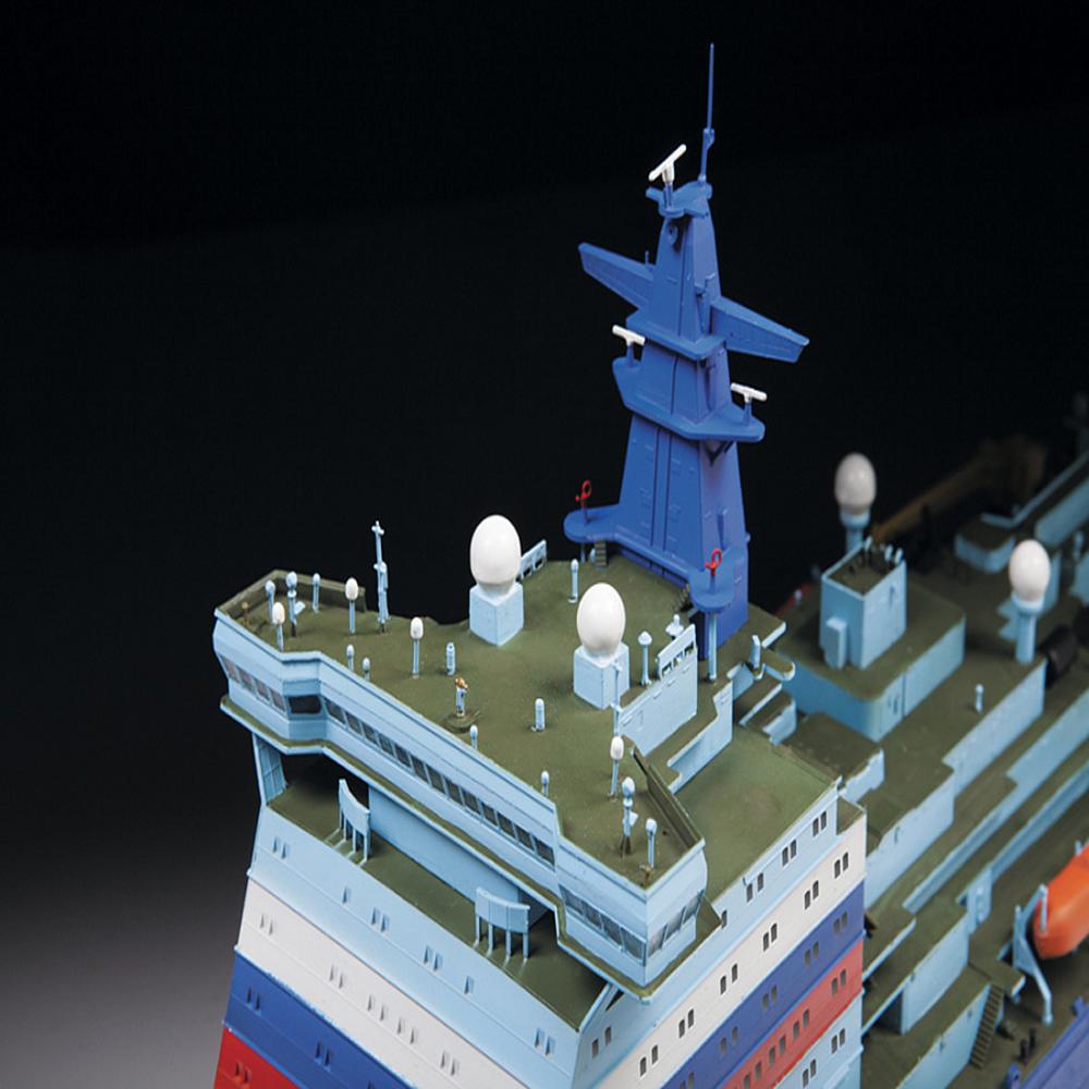 View 3 Zvezda Russian Nuclear-Powered Icebreaker Arktika Model Kit Scale 1:350 Z9044