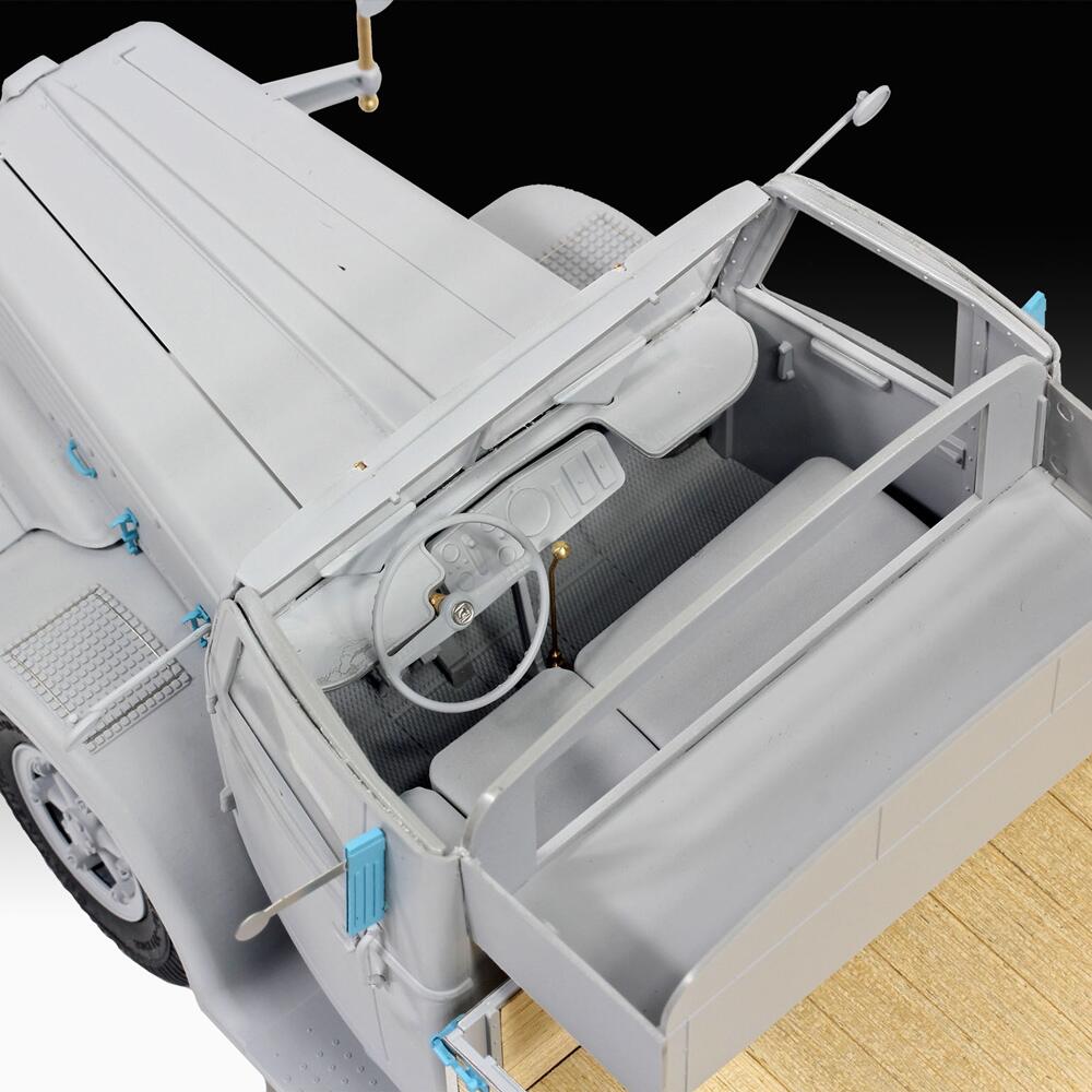 Revell Büssing 8000 S 13 Truck with Trailer Platinum Edition Model