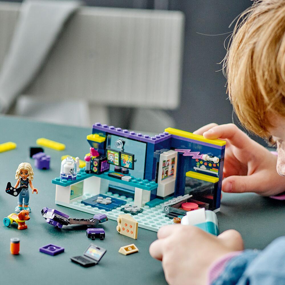 Stephanie's bedroom lego friends shop
