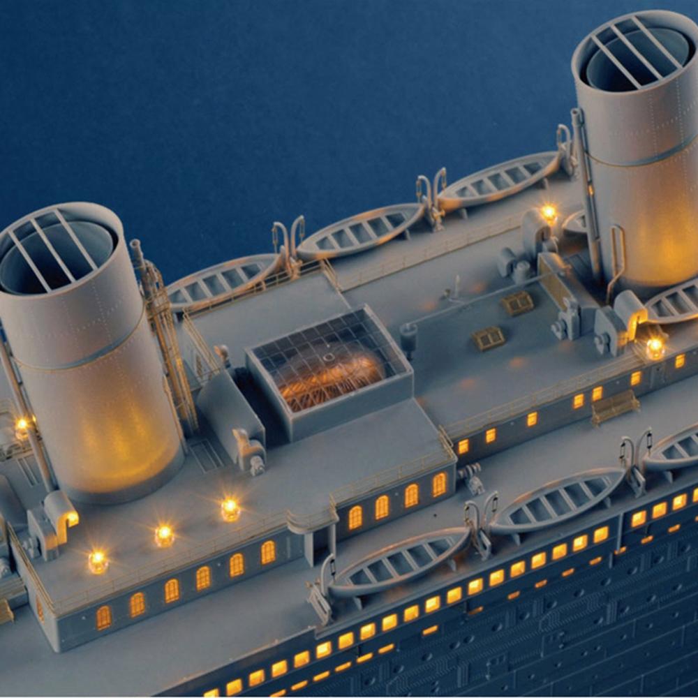 View 2 Trumpeter RMS Titanic Queen of the Ocean USB LED Light Set Model Kit Scale 1:200 PKTM03719