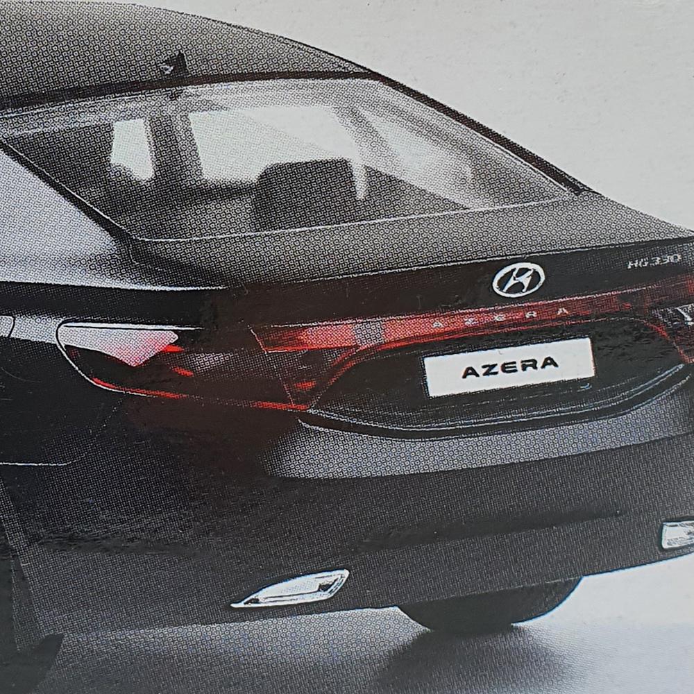 View 4 Academy Hyundai Azera Premium-Tech Sporty Sedan Model Kit (Scale 1:24) 15121