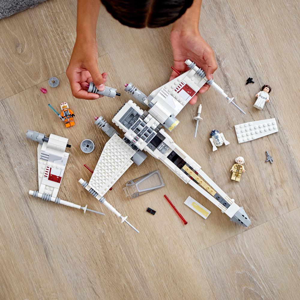 View 5 LEGO Star Wars Luke Skywalker's X-Wing Fighter 474 Piece Set 75301 Ages 9+ 75301
