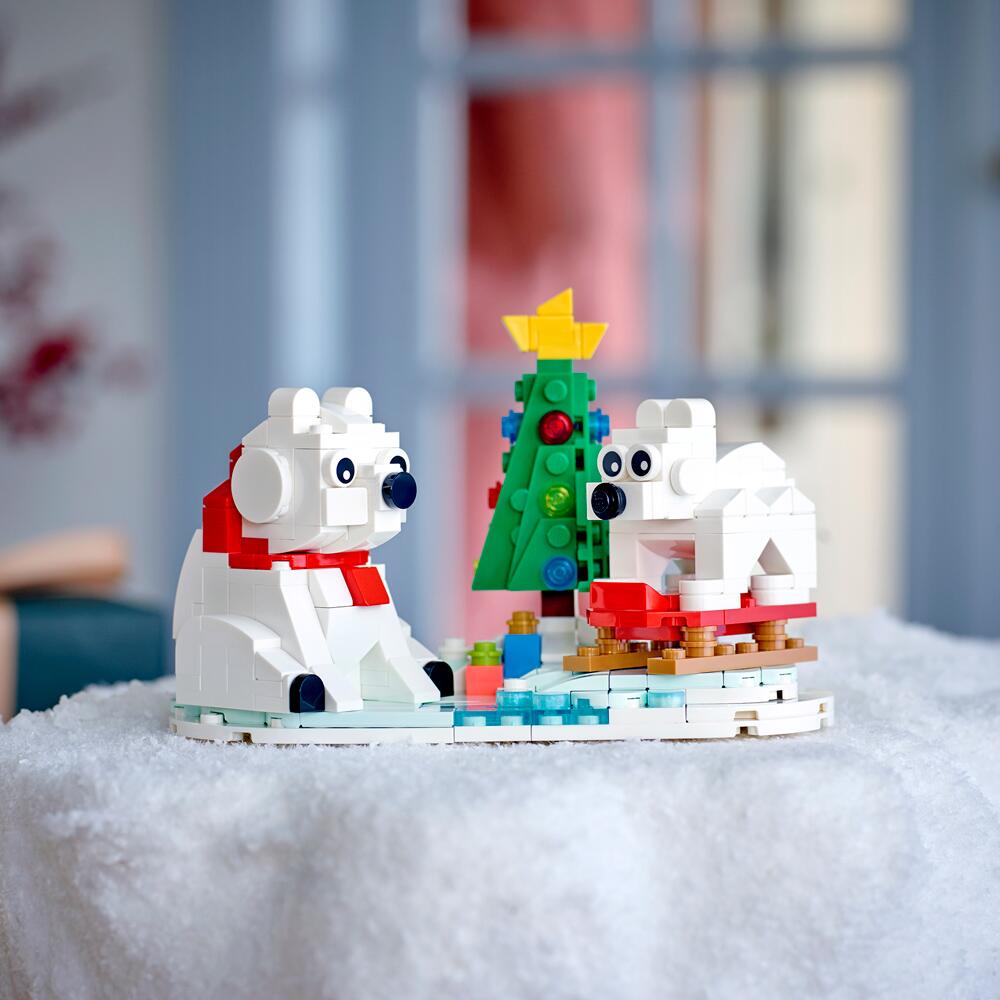 View 4 LEGO Wintertime Polar Bears Building Set 40571