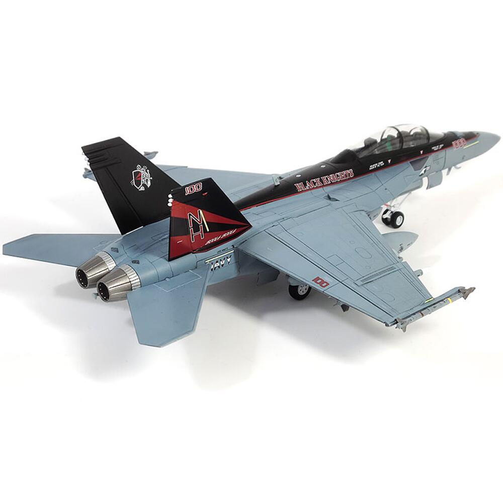 VeryHot製 VFA-154 BLACK KNIGHTS“ディカプリオ似 ” Amazon | アカデミー(Academy) 1/72 アメリカ海軍 F/A-18F VFA