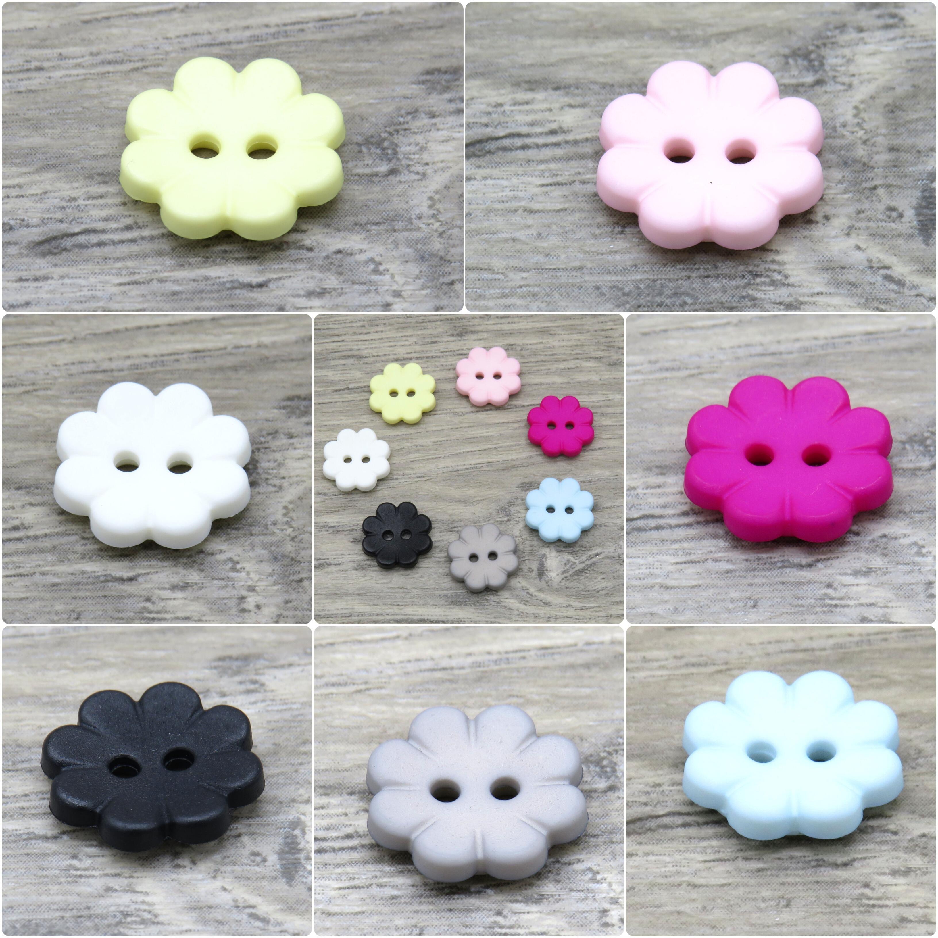 3/8 White Flower Buttons