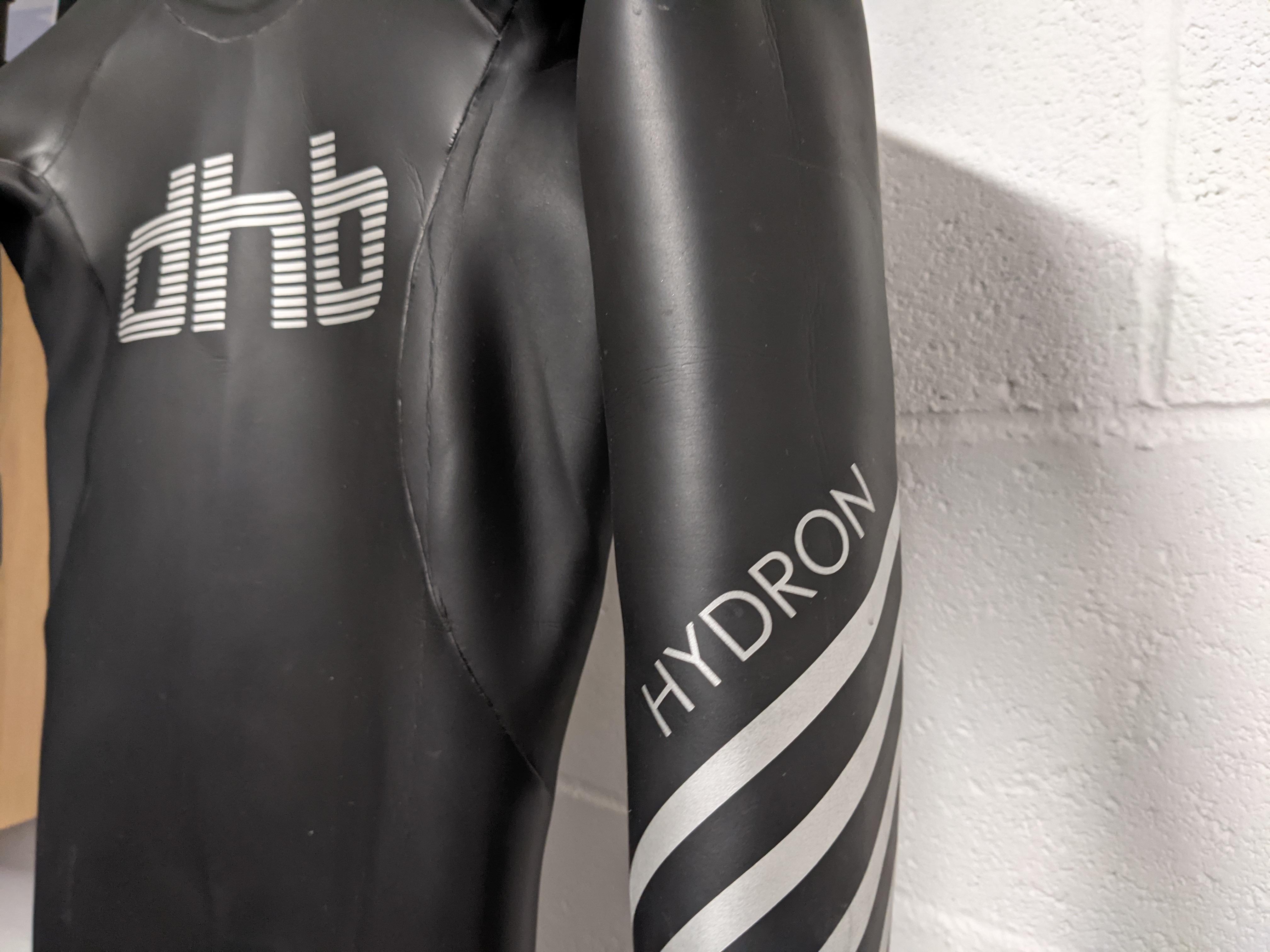 新品未使用dhb Hydronトライアスロンウェットスーツ2.0Lサーフィン水泳