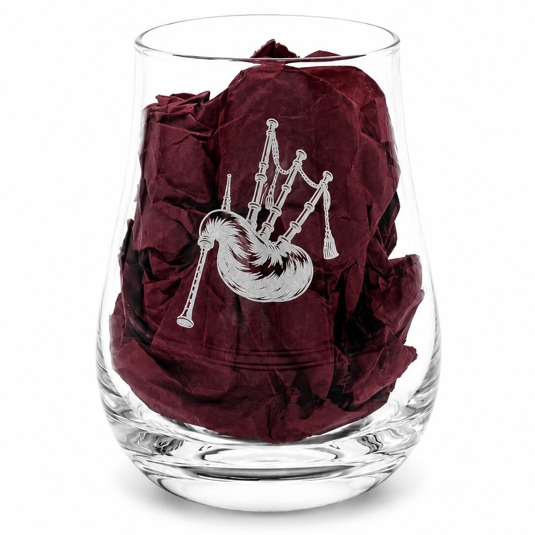Engraved bagpipes whisky tasting glass, Scotch whiskey nosing glass for whisky enthusiasts with a red cloth inside