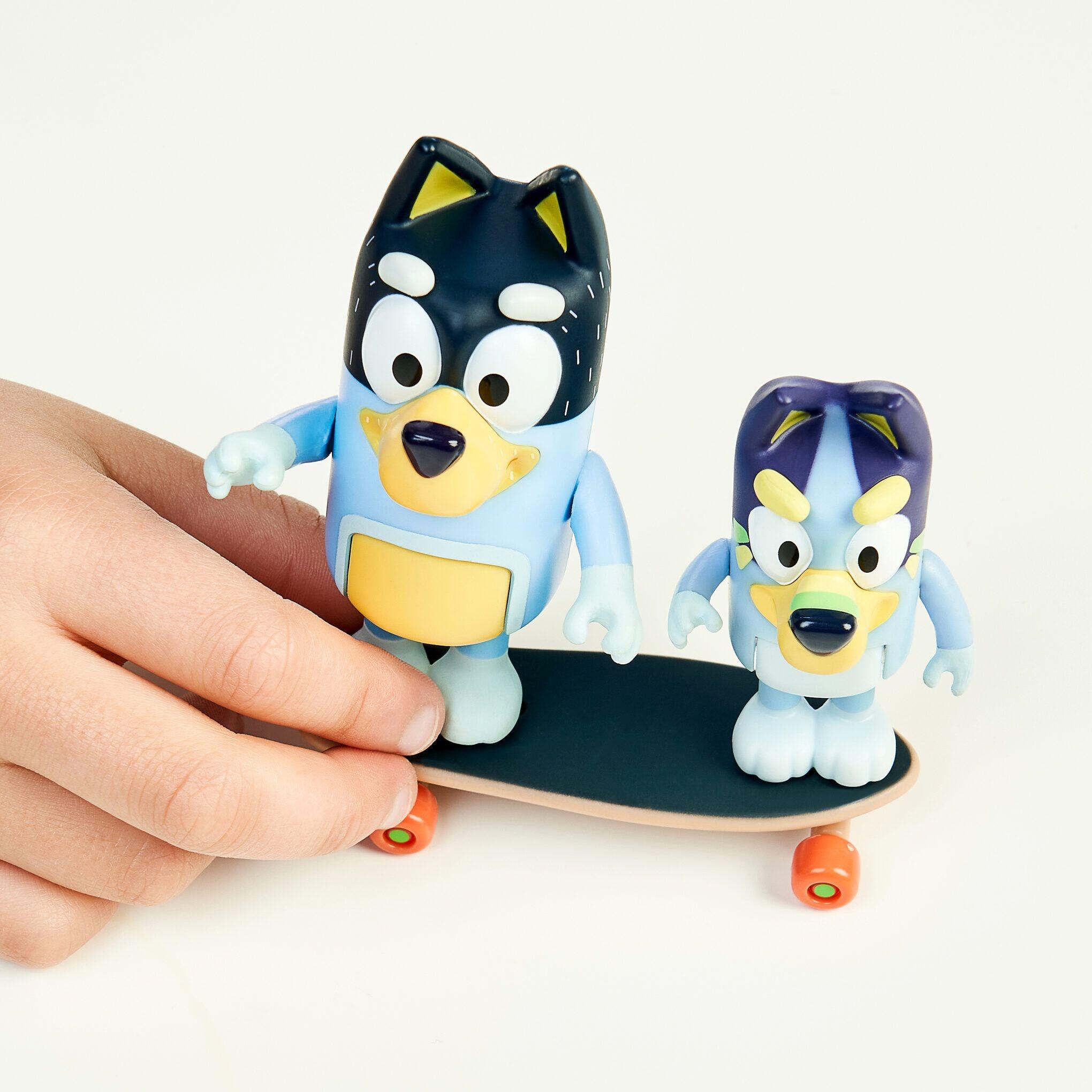Bluey Figure 2-Pack Skateboarding Bluey & Bandit