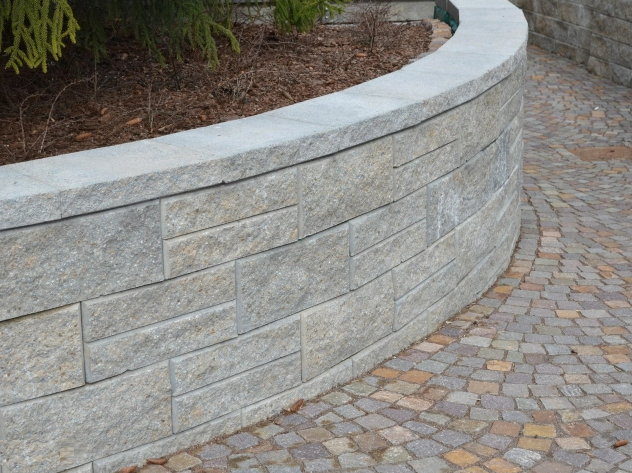 Small Rio Blocks RIO 20 Retaining Wall Blocks UK | Heavy Duty Split Face Concrete Blocks