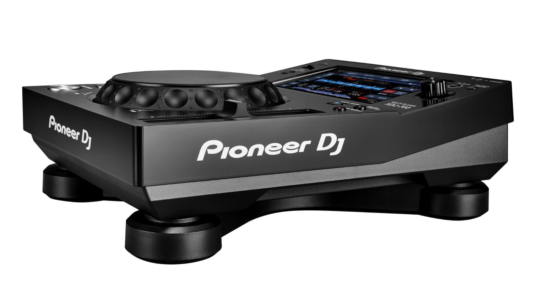 Pioneer DJ XDJ-700 compact media player side on