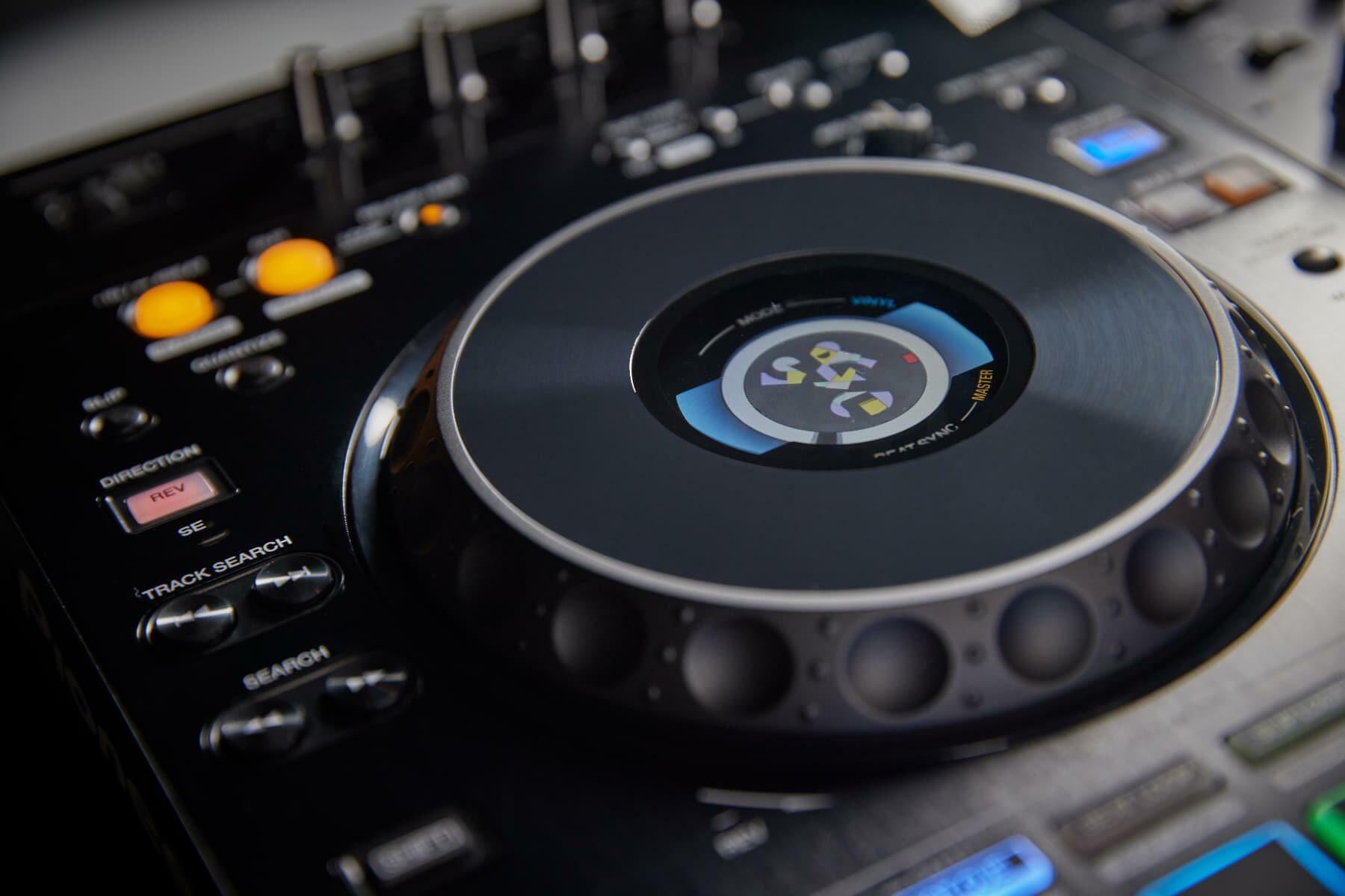 Pioneer DJ XDJ-RX3 All-In-One DJ system jog wheel