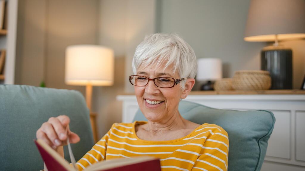How to Choose Reading Glasses: Strength, Fit and Prescription Options