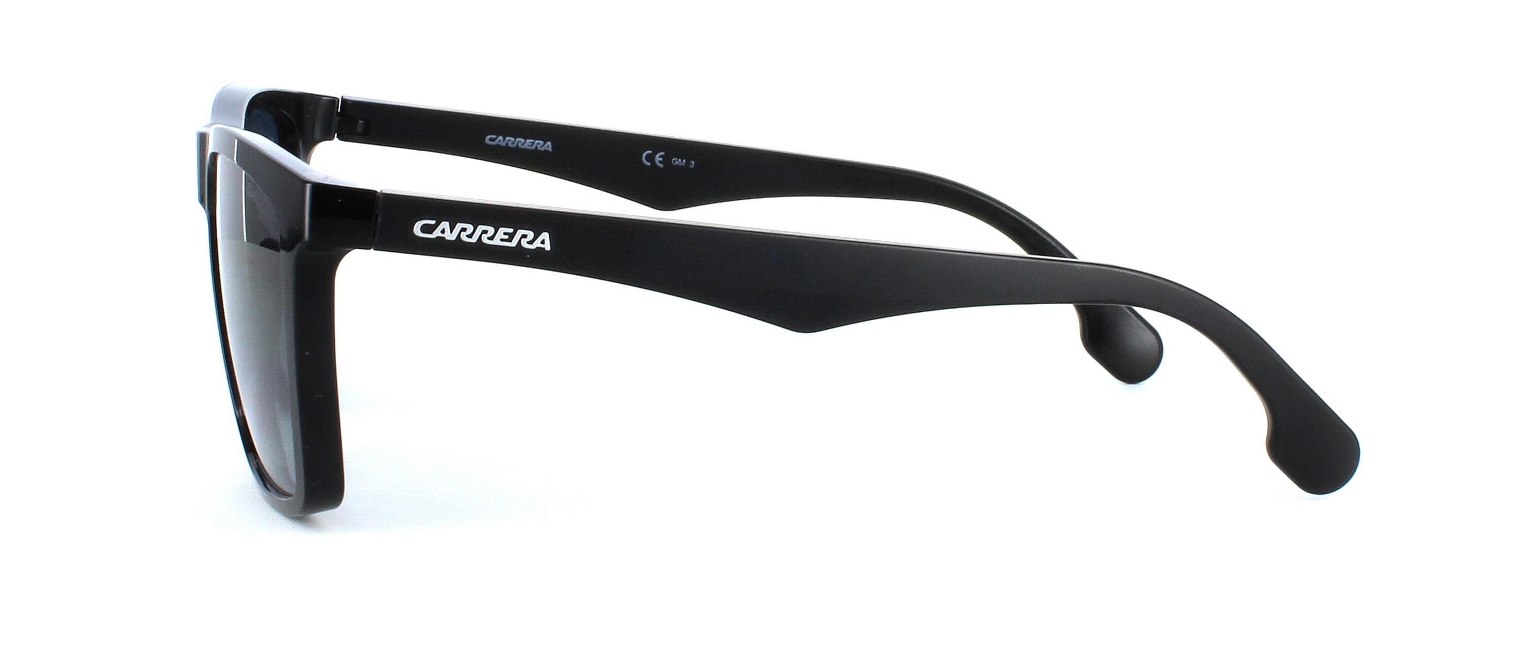 Unisex sunglasses with robust fixed hinge in black with silver Carrera embossed logo to the temples - image view 2