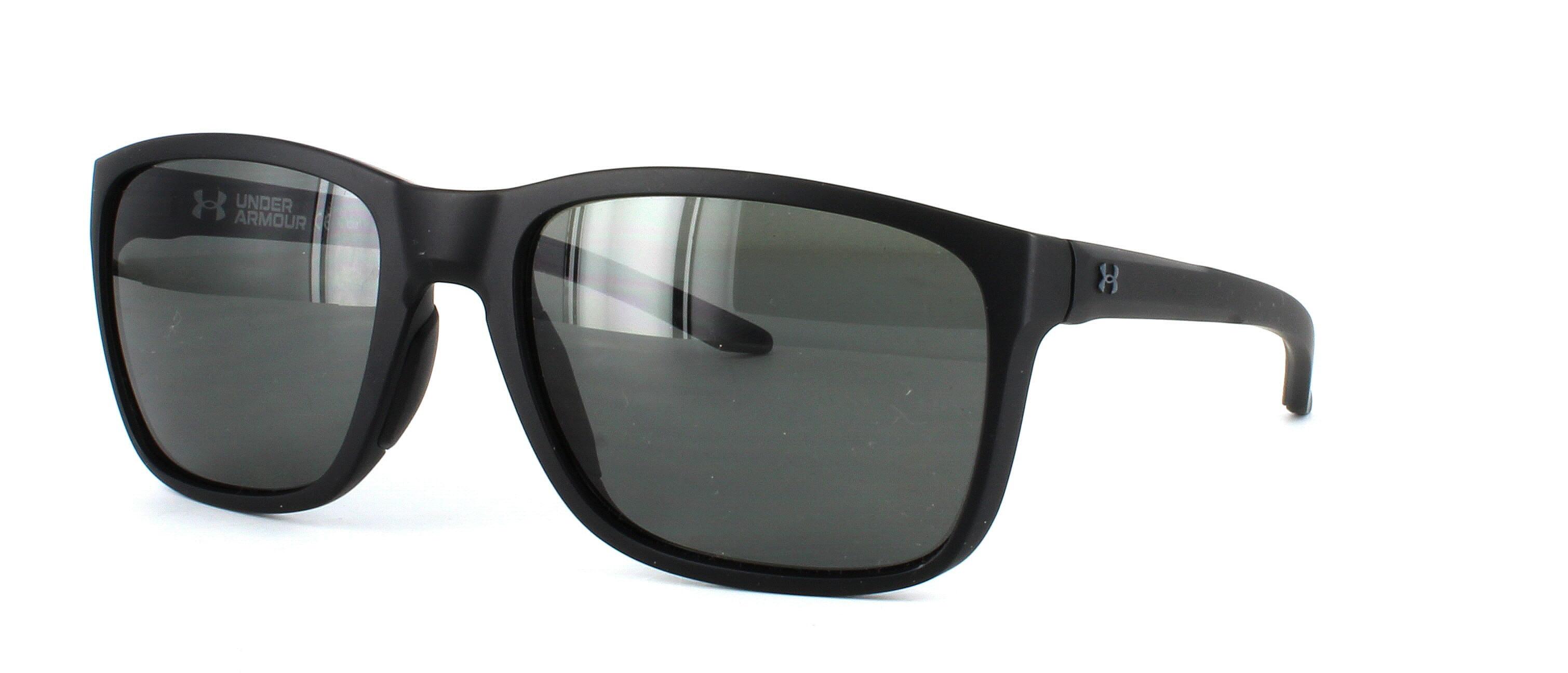 Gent's robust sports sunglasses frame in matt black with quality hinges with a fixed hinge. Under Armour embossed logo on the temple - image view 1