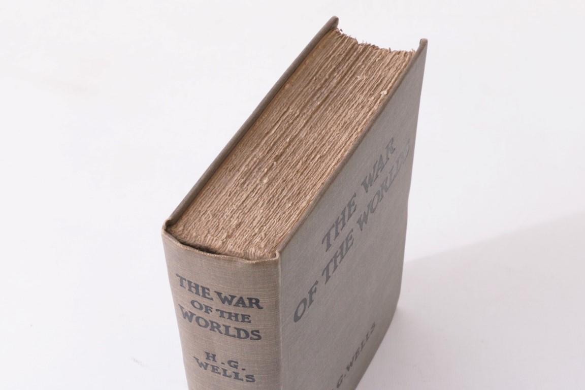 H.G. Wells - The War of the Worlds - Heinemann, 1898, First Edition.