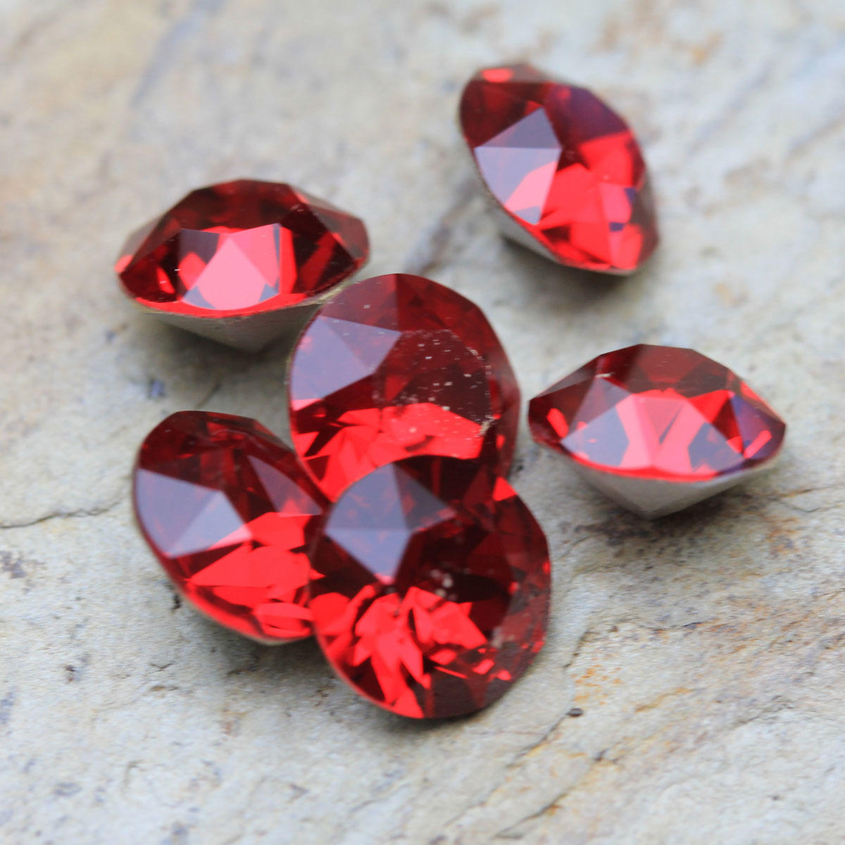 Siam Red SS39 Pointed Back Crystal