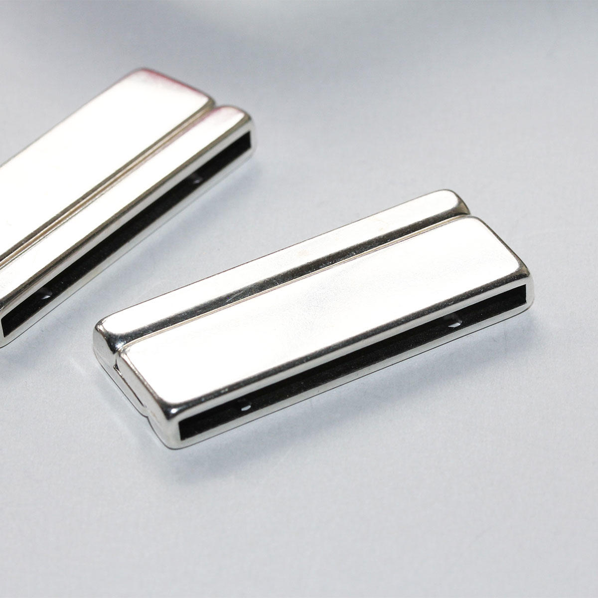 Silver hot sale magnetic clasp