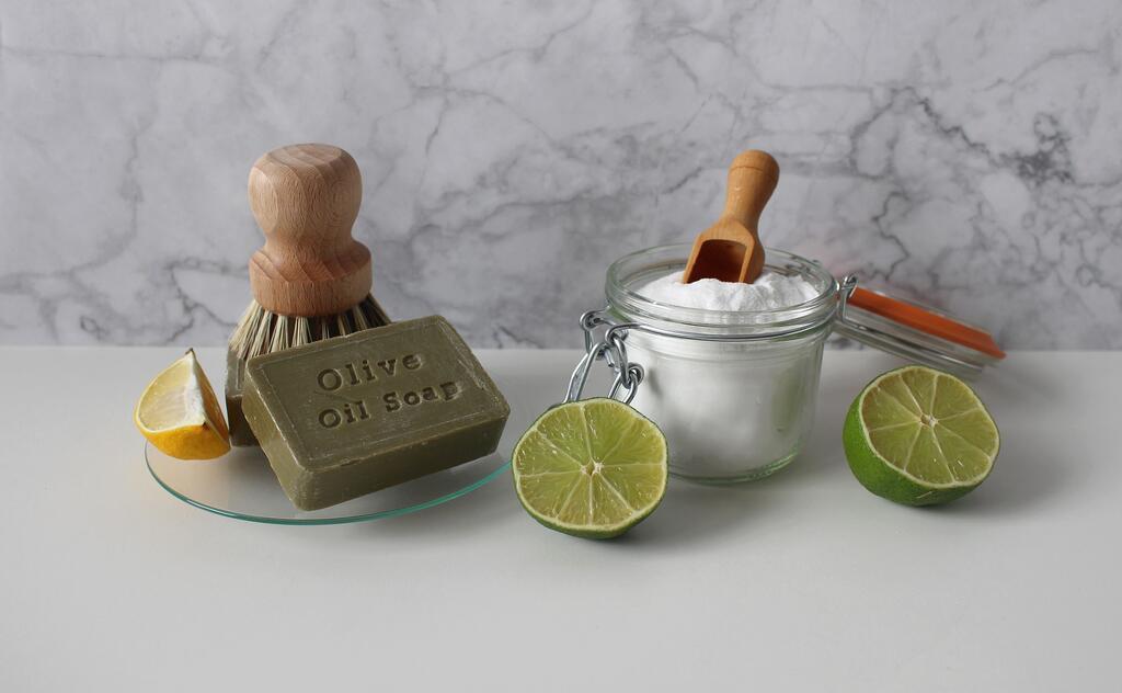 How to make your own cleaning products?