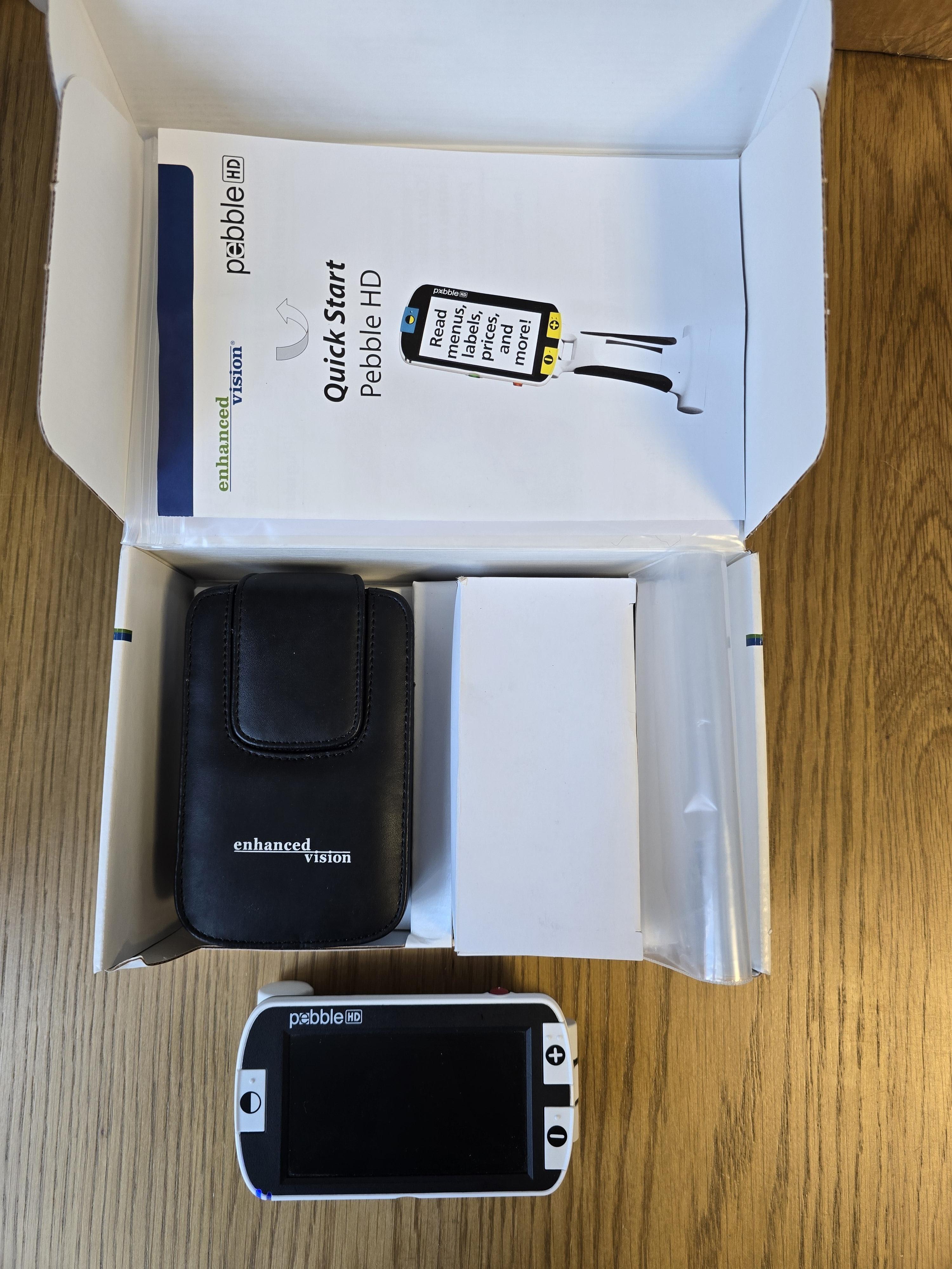 Ex Demo Pebble HD and its box and included contents