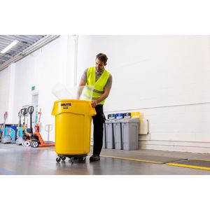 Rubbermaid BRUTE Container Yellow 167Ltr - HY028 - 3